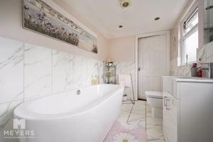 Ensuite Bathroom- click for photo gallery